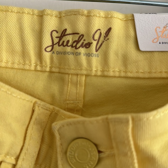 NWT Studio V Denim Shorts - Picture 4 of 5